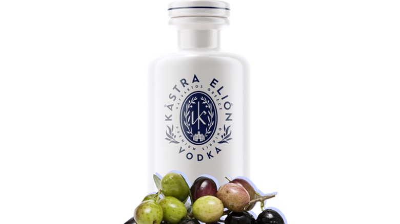 Kástra Elión Greek vodka with olives