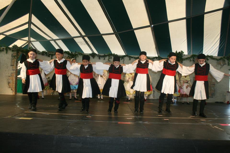 <span  class="uc_style_uc_tiles_grid_image_elementor_uc_items_attribute_title" style="color:#ffffff;">asteria boys dancing</span>