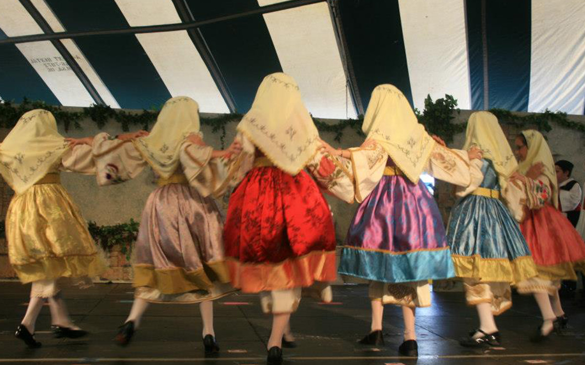 <span  class="uc_style_uc_tiles_grid_image_elementor_uc_items_attribute_title" style="color:#ffffff;">Come see the various colorful handmade costumes from all the different regions of Greece. </span>